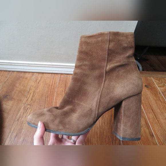 Vintage Aldo suede heels - Picture 1 of 8